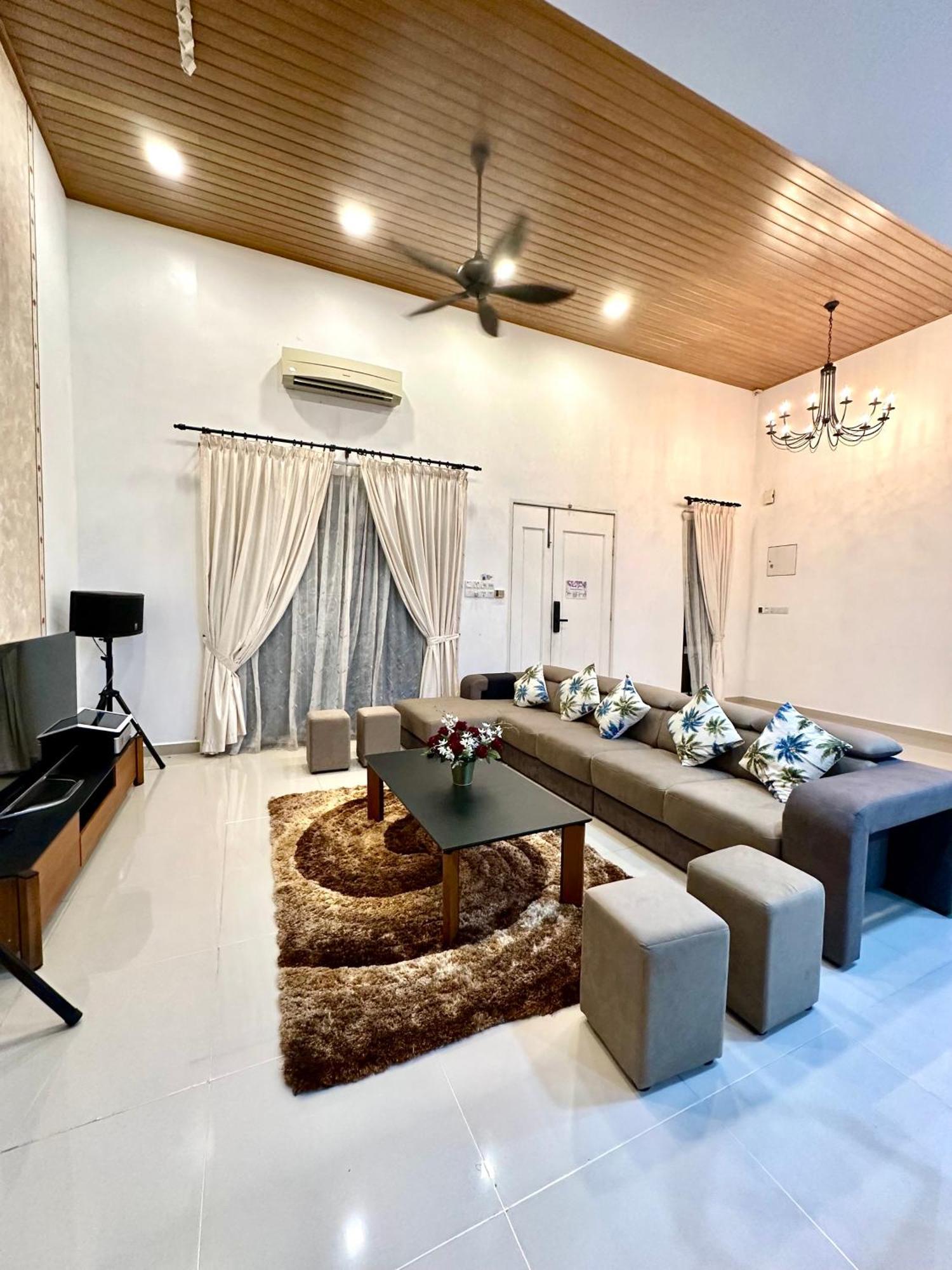 Stylish Villa Alma Simpang Ampat  Buitenkant foto